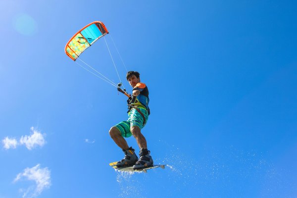 Offrez un coffret cadeau kitesurf : l'aventure commence ici